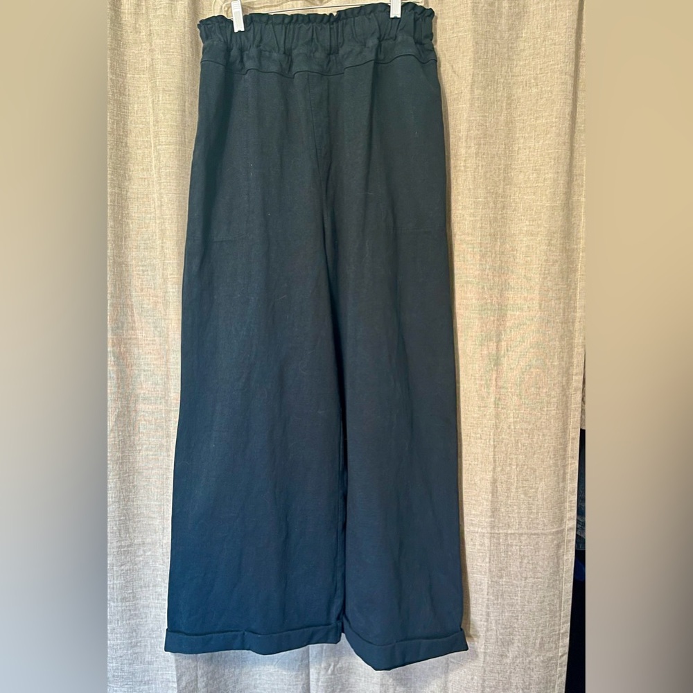 FREE PEOPLE BEACH Relaxed High-Waist Pant
Med -See description for rise & length